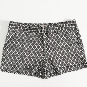 NWOT Gap shorts Khakis by Gap The City 3 inch short 10 black & white pattern